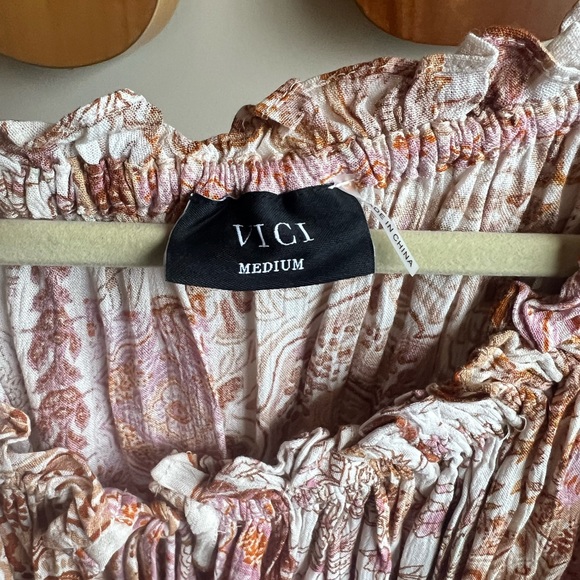 VICI Call Away Flowy Top - Picture 5 of 8